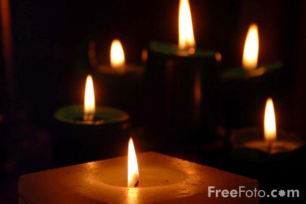 90_12_14-candles_web